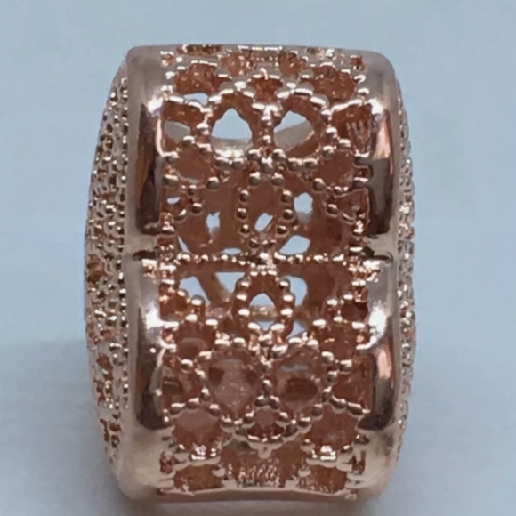 Pandora rose gold filled with romance heart charm. - Picture 6 of 8